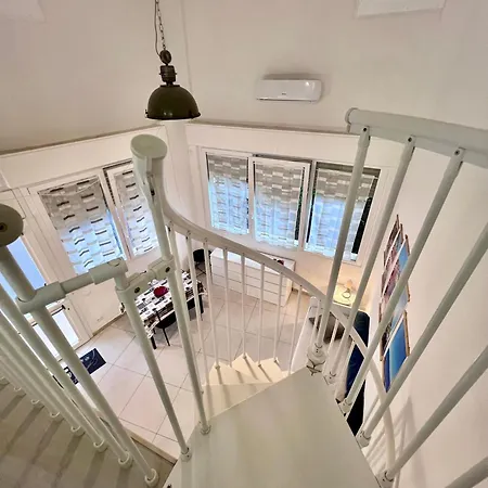 8 Lofts - - 2 * Специя