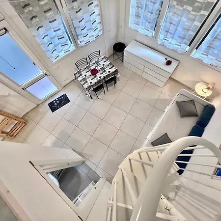 8 Lofts - - 2 Апартаменты *