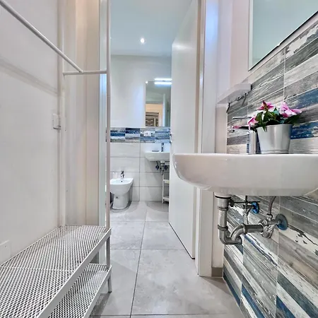 8 Lofts - - 2 Апартаменты