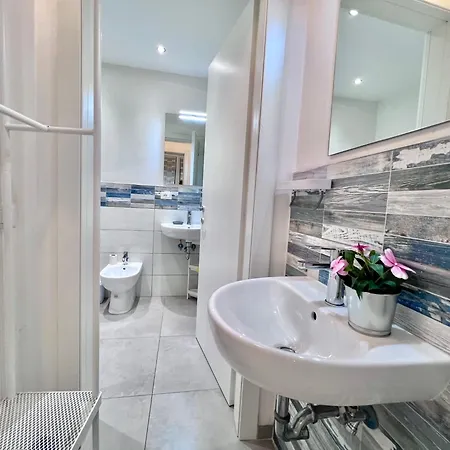 8 Lofts - - 2 Apartman *