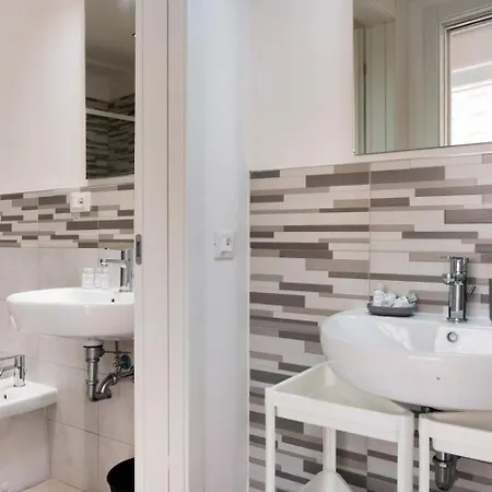 8 Lofts - - 2 Apartment *