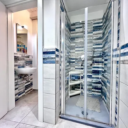 8 Lofts - - 2 Apartment