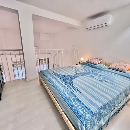 8 Lofts - - 2 Apartment *