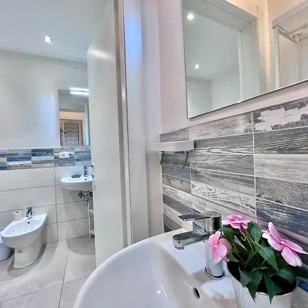 8 Lofts - - 2 La Spezia