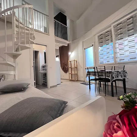 8 Lofts - - 2 * La Spezia