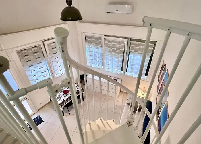8 Lofts - - 2 * Λα Σπέτσια