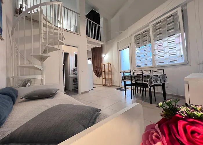 8 Lofts - - 2 Λα Σπέτσια